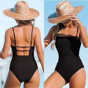 NWT Women's Shirred Strappy Cutout One Piece Swimsuit SIZE MEDIUM